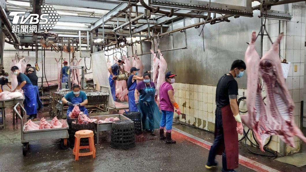 鳳山肉品市場屠宰戶口罩亂戴　市府開罰停業3天