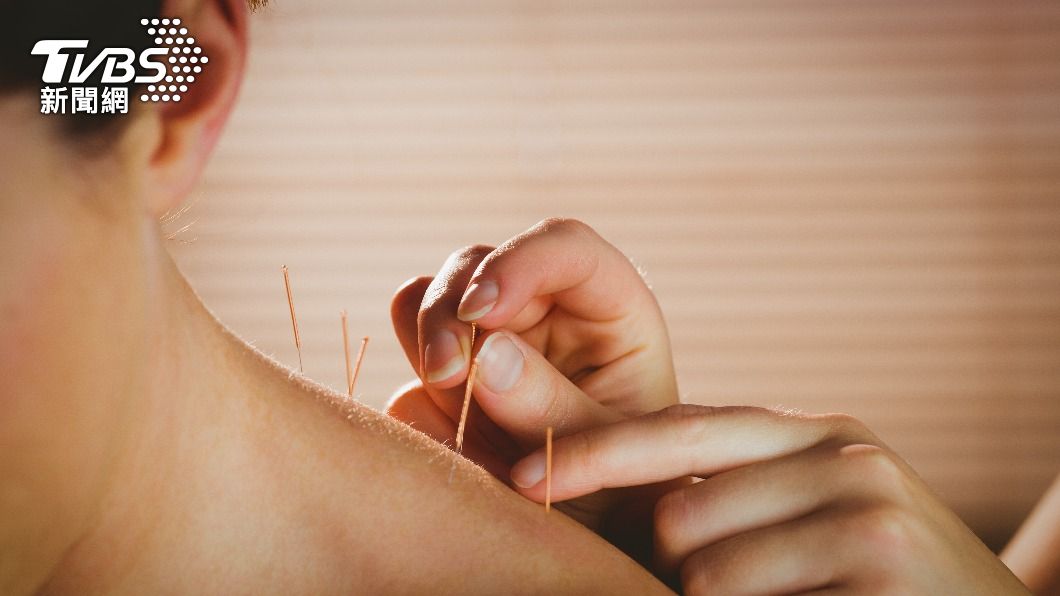 使用小針刀治療法，可以疏通氣血關節。（示意圖／shutterstock達志影像）