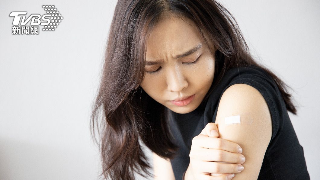 注射部位若有疼痛、紅腫等輕微反應屬正常現象。(示意圖/shutterstock達志影像)