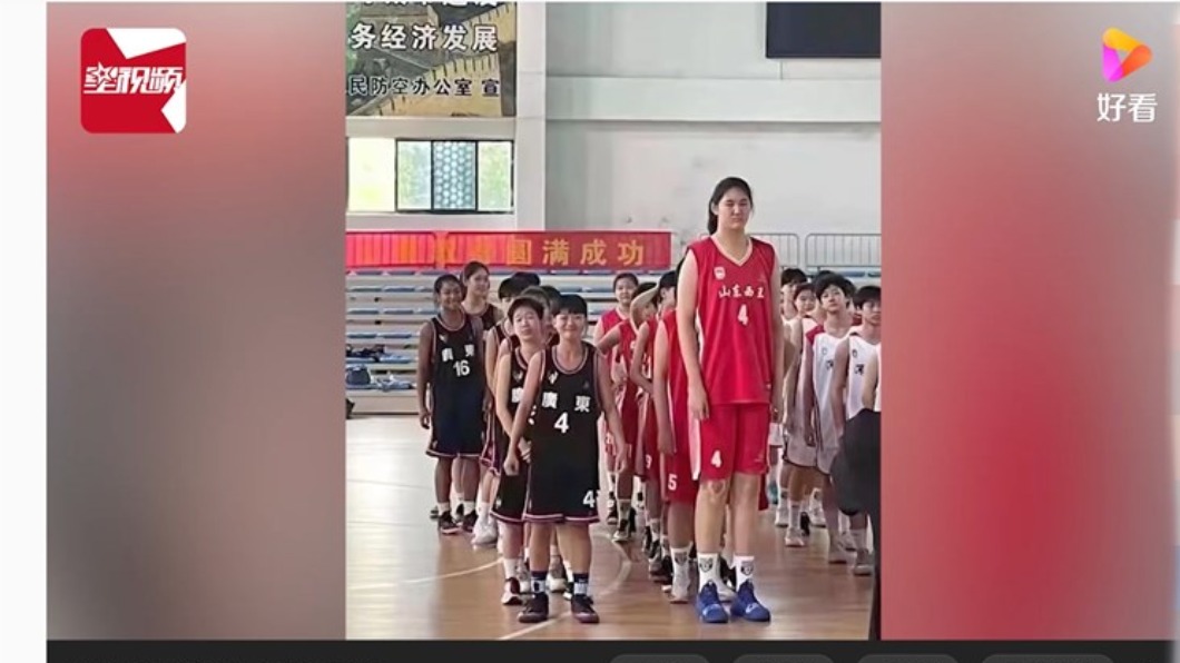 獨霸籃下！山東14歲女中鋒身高226公分　追平姚明