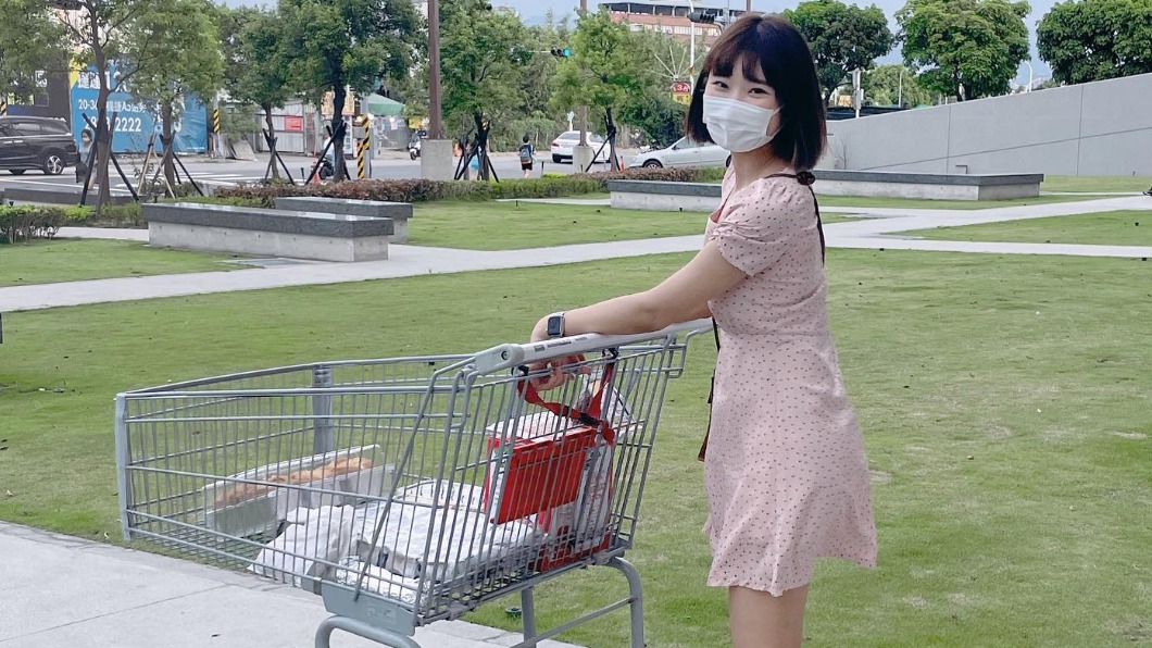 先前失言風波,導致愛莉莎莎頻道訂閱數大減。(圖/翻攝自愛莉莎莎臉書)