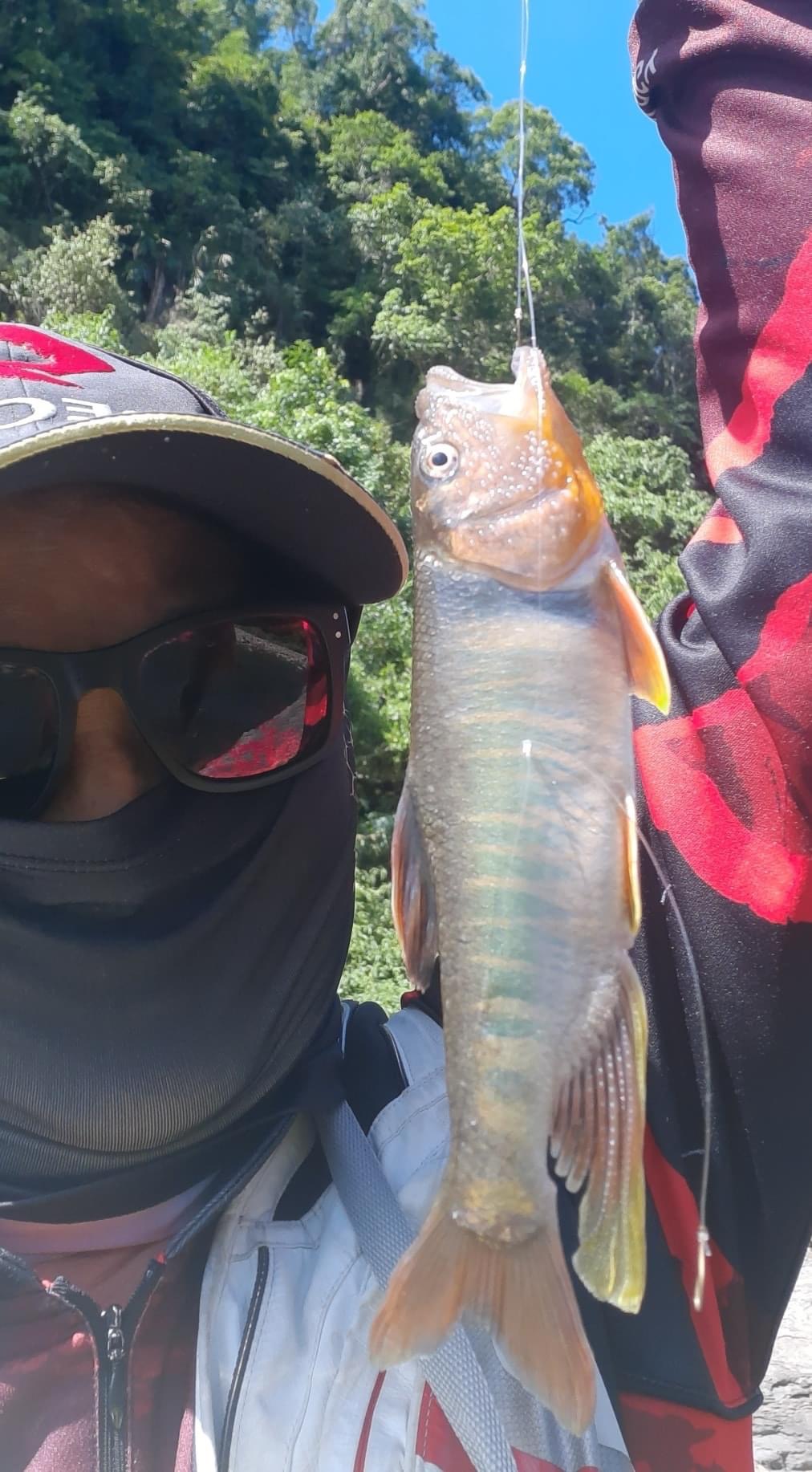 沈文程微解封收工後跑去釣魚。(圖/沈文程提供)
