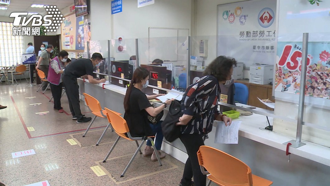 月薪70K領到2萬紓困? 他PO文怨政府遭抓包帶風向