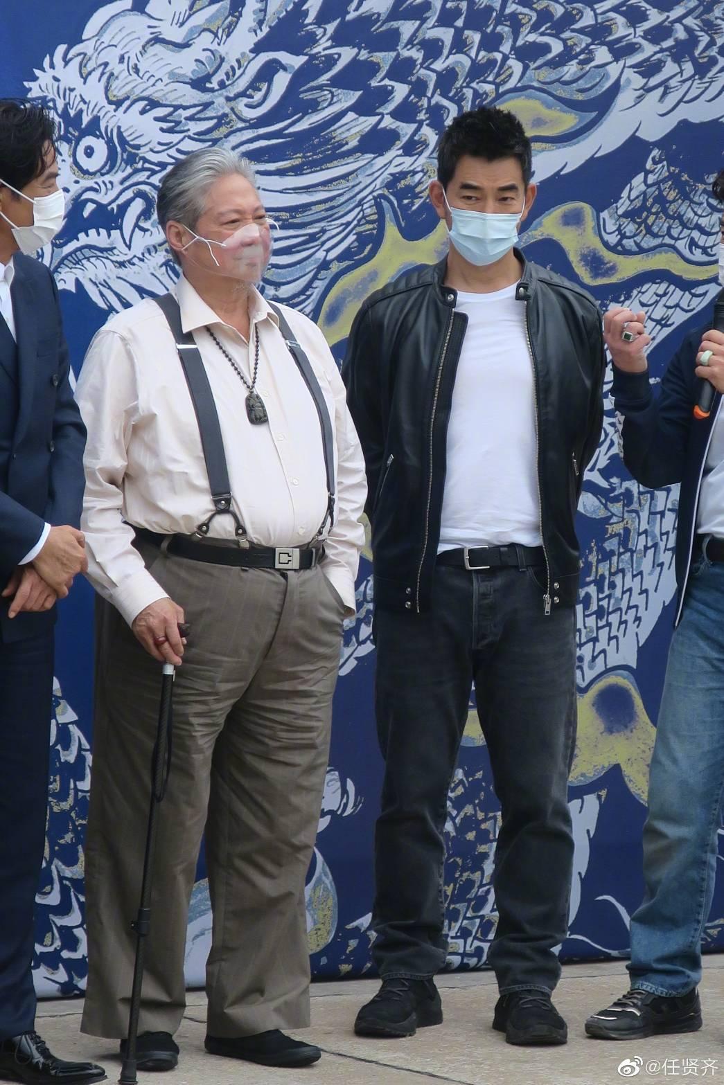 洪金寶3月出席電影開鏡儀式,看起來精神奕奕。(圖/翻攝自任賢齊微博)