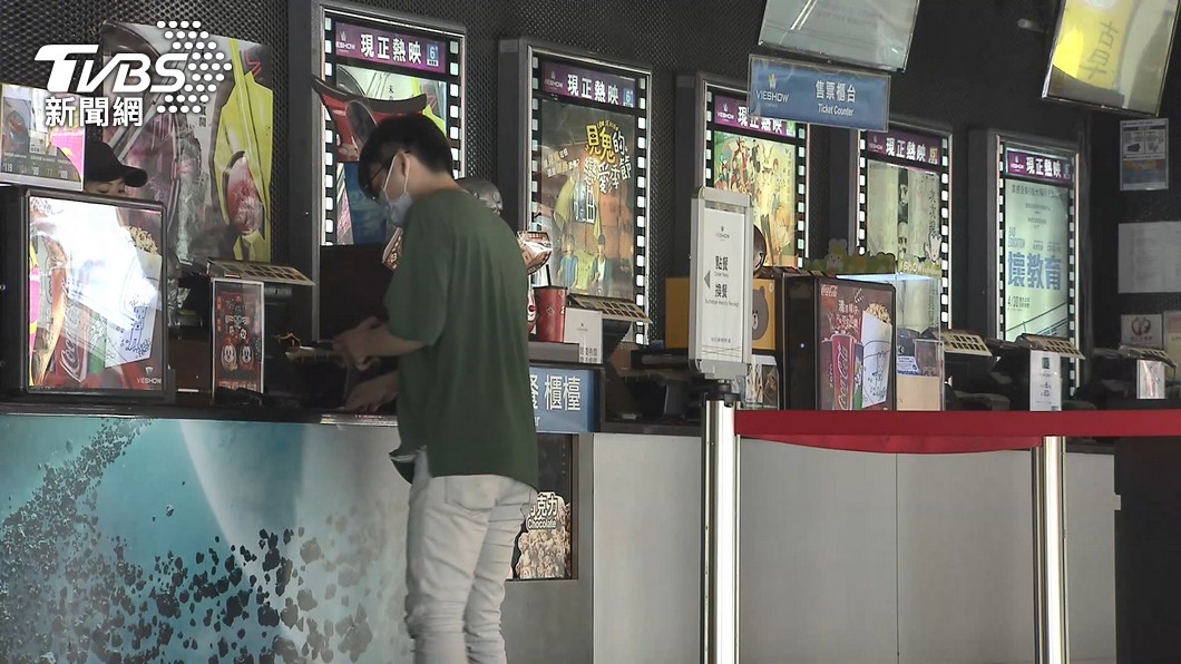 北市電影院微解封不少民眾看電影解悶。（圖／TVBS資料畫面）