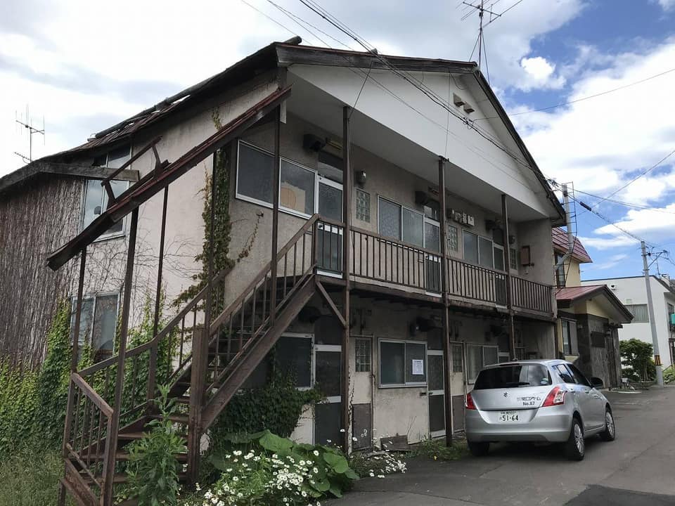 吳淡如位於北海道置產的房子被拆一半。(圖/翻攝自吳淡如臉書)