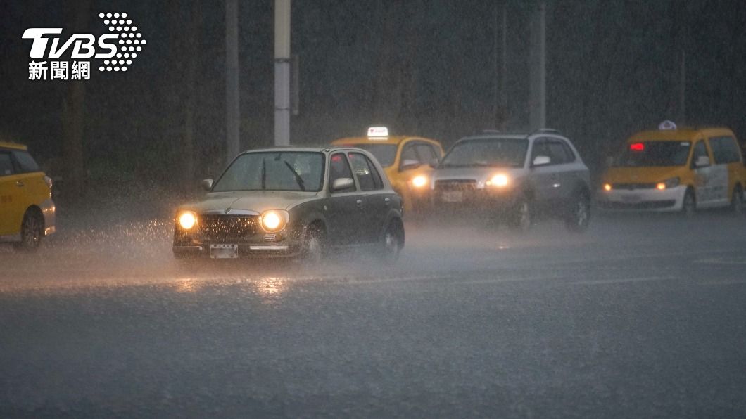 颱風「盧碧」最新預測路徑曝光　估今晚發布海警