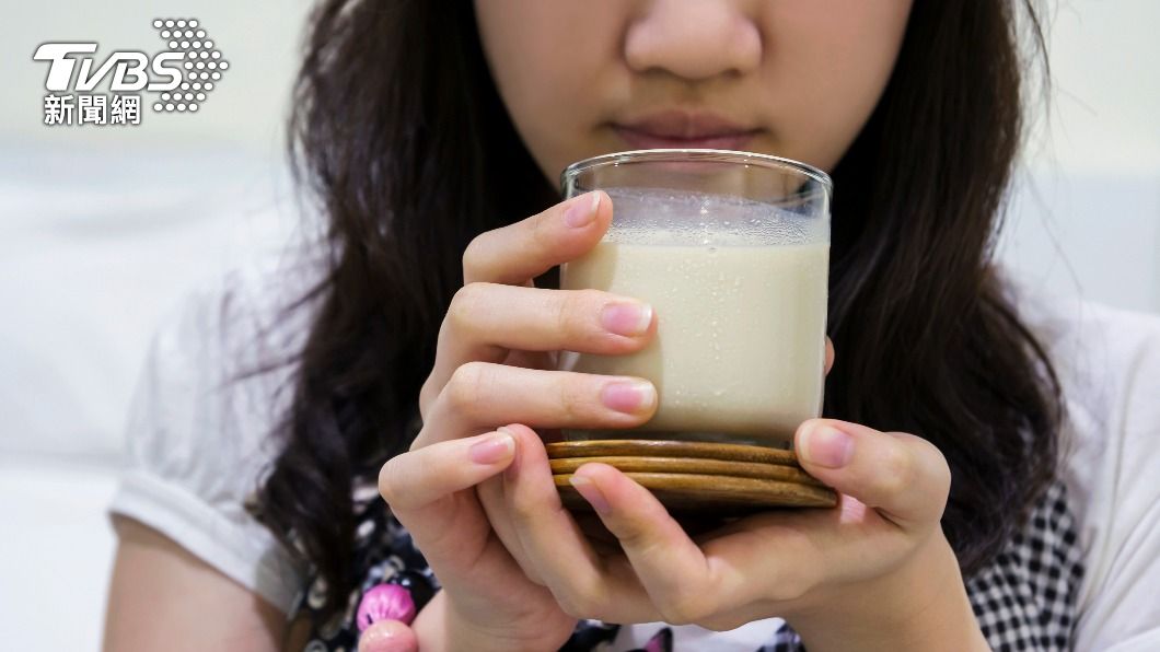 溫豆漿可幫助入眠。(示意圖/shutterstock達志影像)