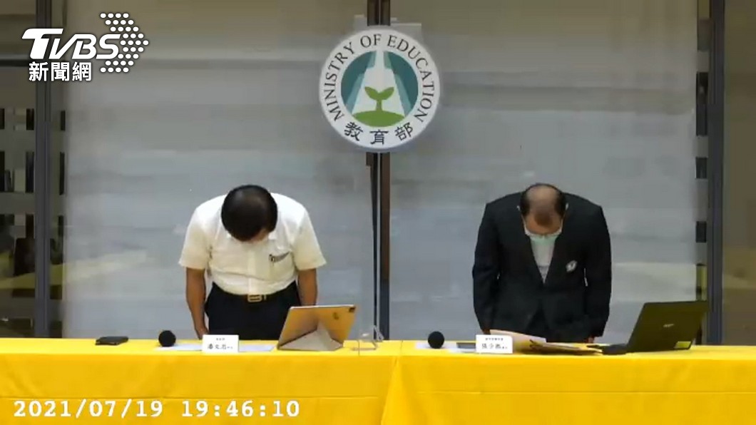 潘文忠、張少熙日前鞠躬向選手道歉。（圖／TVBS資料畫面）