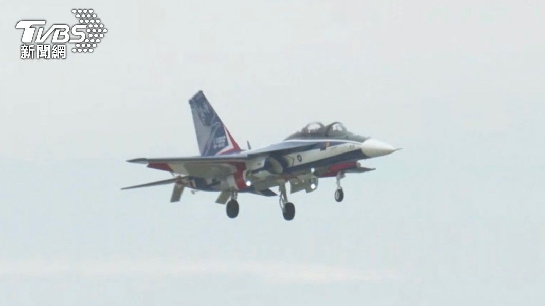 勇鷹號首次抵達空軍官校。（圖／TVBS）