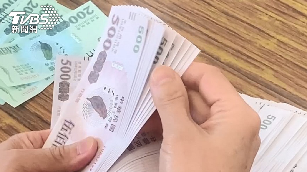 何志偉拋出12000元的六倍券方案。(圖/TVBS)