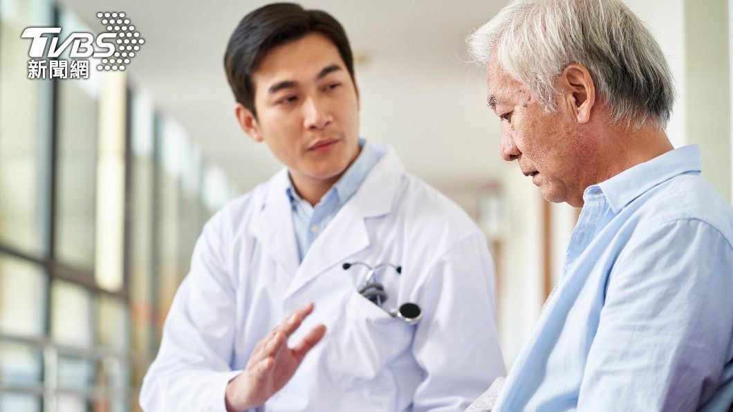 癌症病友仍要與主治醫師討論治療方式。(示意圖/shutterstock達志影像)