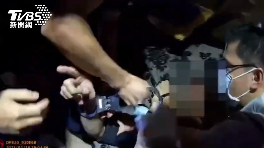 不滿丈夫欺騙感情!妻找7友助勢 摩鐵外揮刀鬥毆