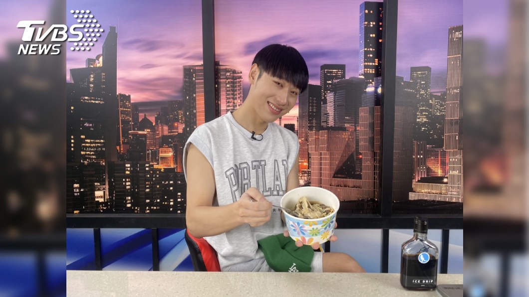 小賴獨挑大樑主持《食尚》 親揭PCR篩檢過程
