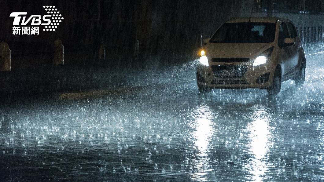慎防雷擊！　水彈夜襲「中南部4縣市」大雨特報