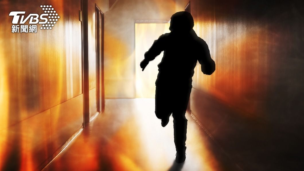 火災發生時,祖孫三代分跑逃生。(示意圖/Shutterstock達志影像)