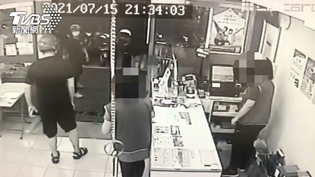 里長到店家求救。(圖/TVBS資料畫面)