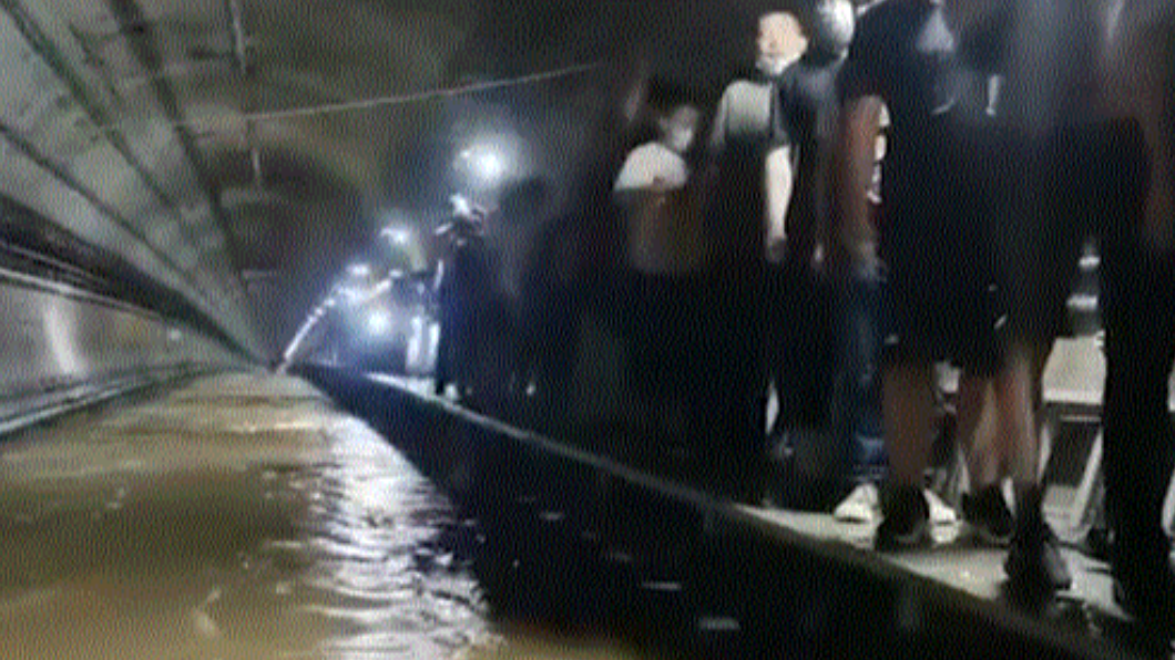 鄭州地鐵慘劇是人禍？　5次暴雨紅色預警卻仍營運