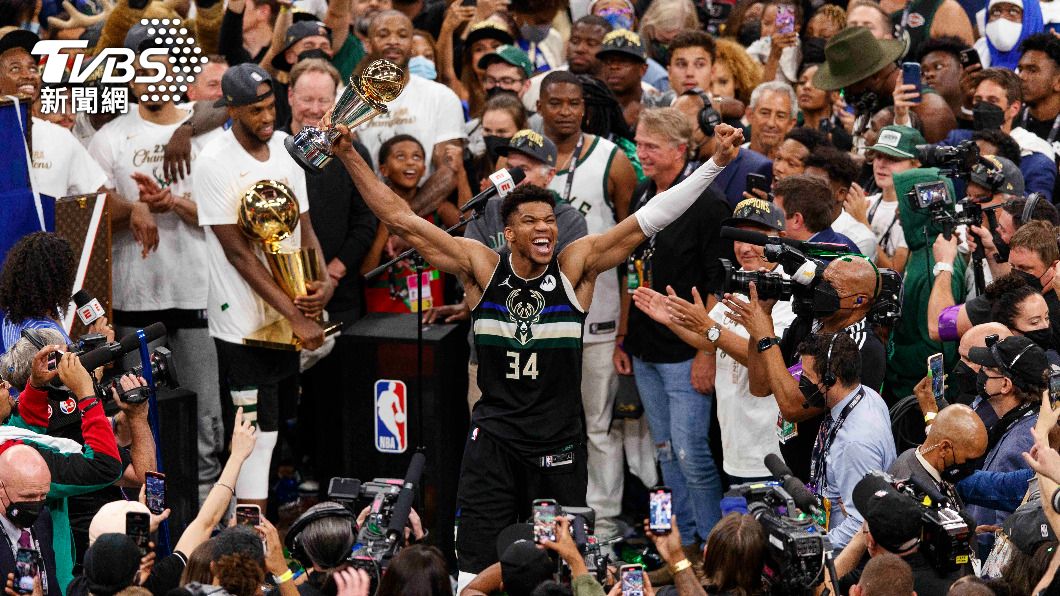 字母哥安戴托昆波率公鹿隊奪下NBA總冠軍。(圖/達志影像路透社)