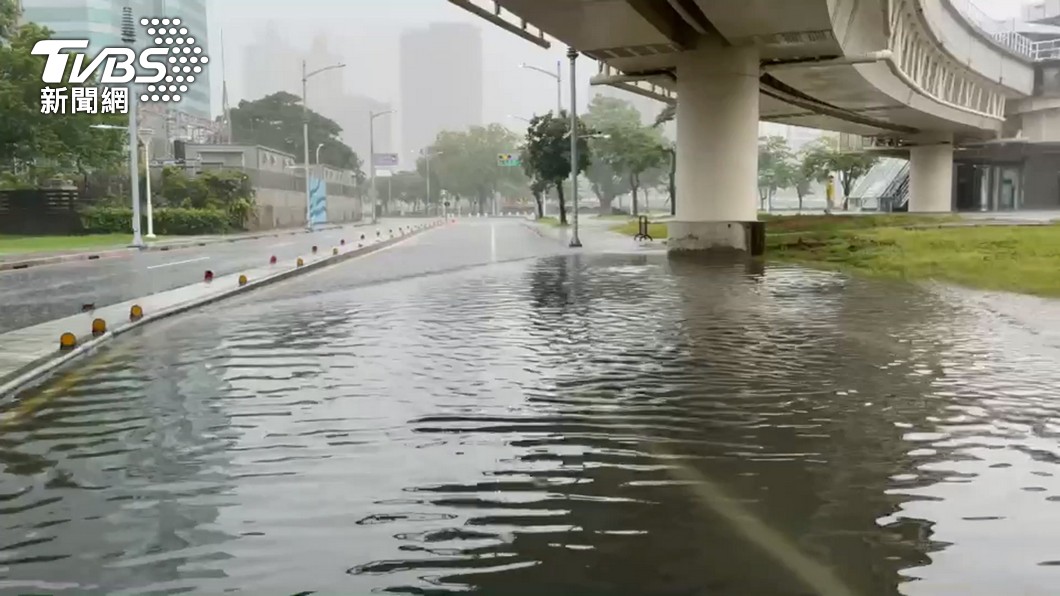 最新颱風動向!中颱「烟花」龜速逼近 8縣市大雨特報