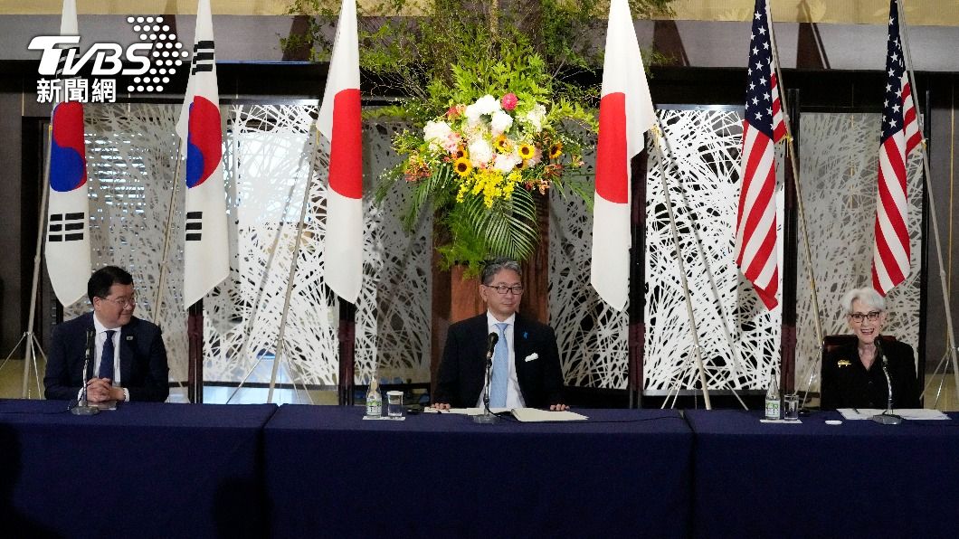 美日韓代表於東京拒舉辦聯合會議。(圖/達志影像美聯社)