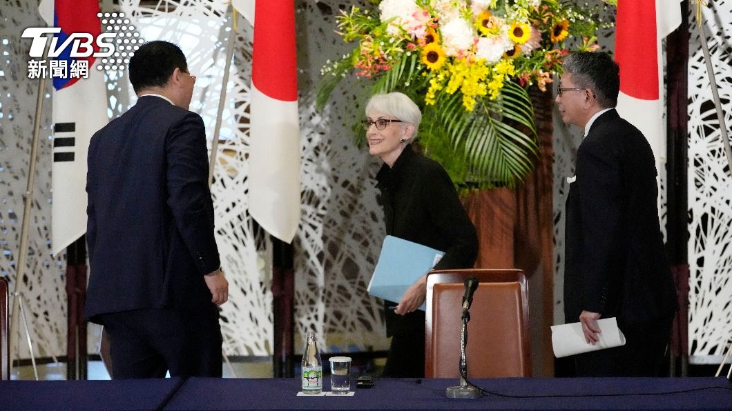 三方在會談結束後舉辦聯合記者會。(圖/達志影像美聯社)