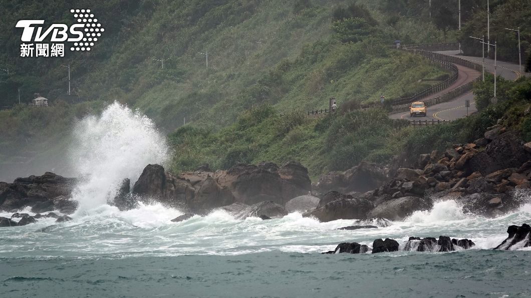 中颱烟花暴風圈朝東部海面接近 台中以北防大雨