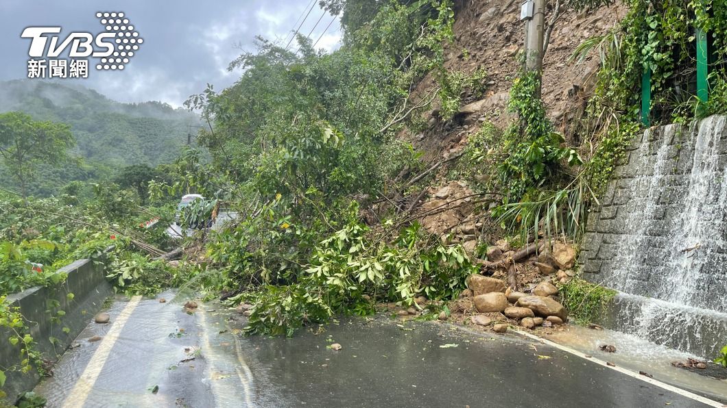 中颱烟花豪雨狂襲!各縣市停班停課一覽 北北基不放假
