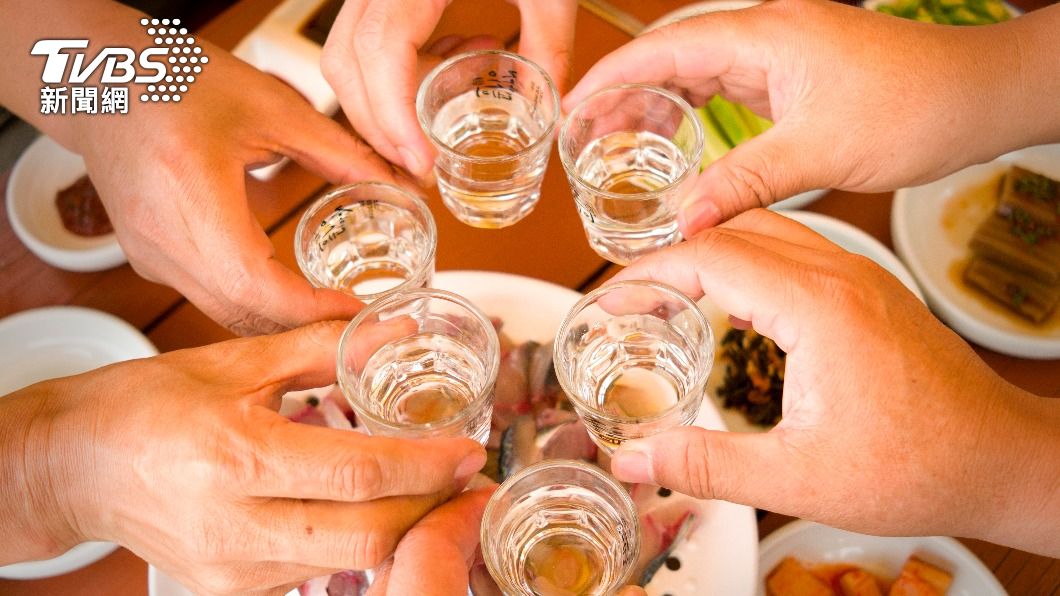和尚飲酒聚會遭網民圍剿。(示意圖/shutterstock 達志影像)