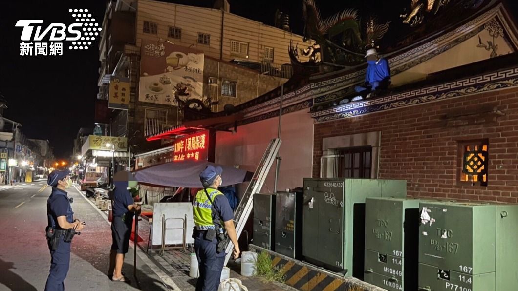 笨賊翻牆偷香油錢失足重摔 誤觸警報狼狽遭逮