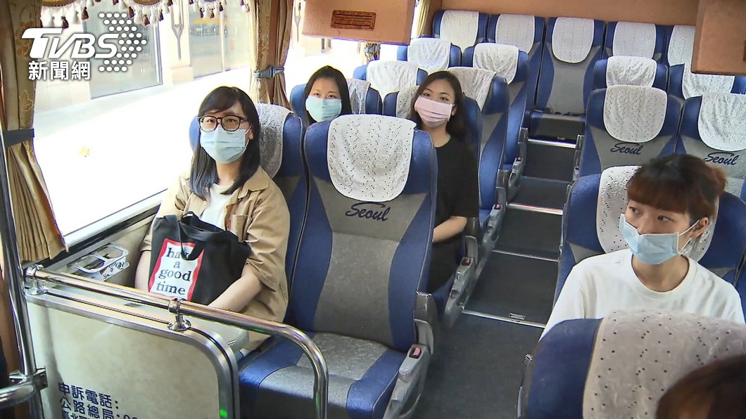獨/怒吼!遲不鬆綁旅行團人數 上百遊覽車找陳時中抗議