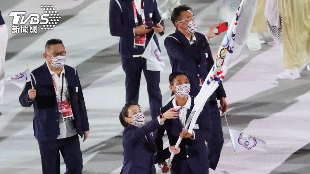 中華隊由盧彥勳和郭婞淳擔任掌旗官。(圖/李天助攝)