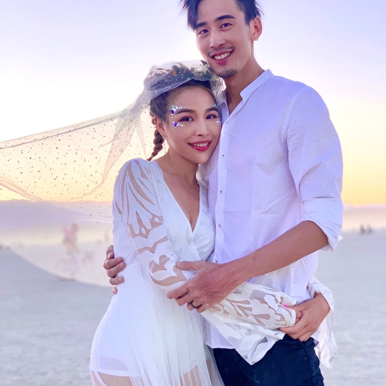麻吉弟弟與老婆Nicky愛情長跑多年。(圖/翻攝自麻吉弟弟臉書)