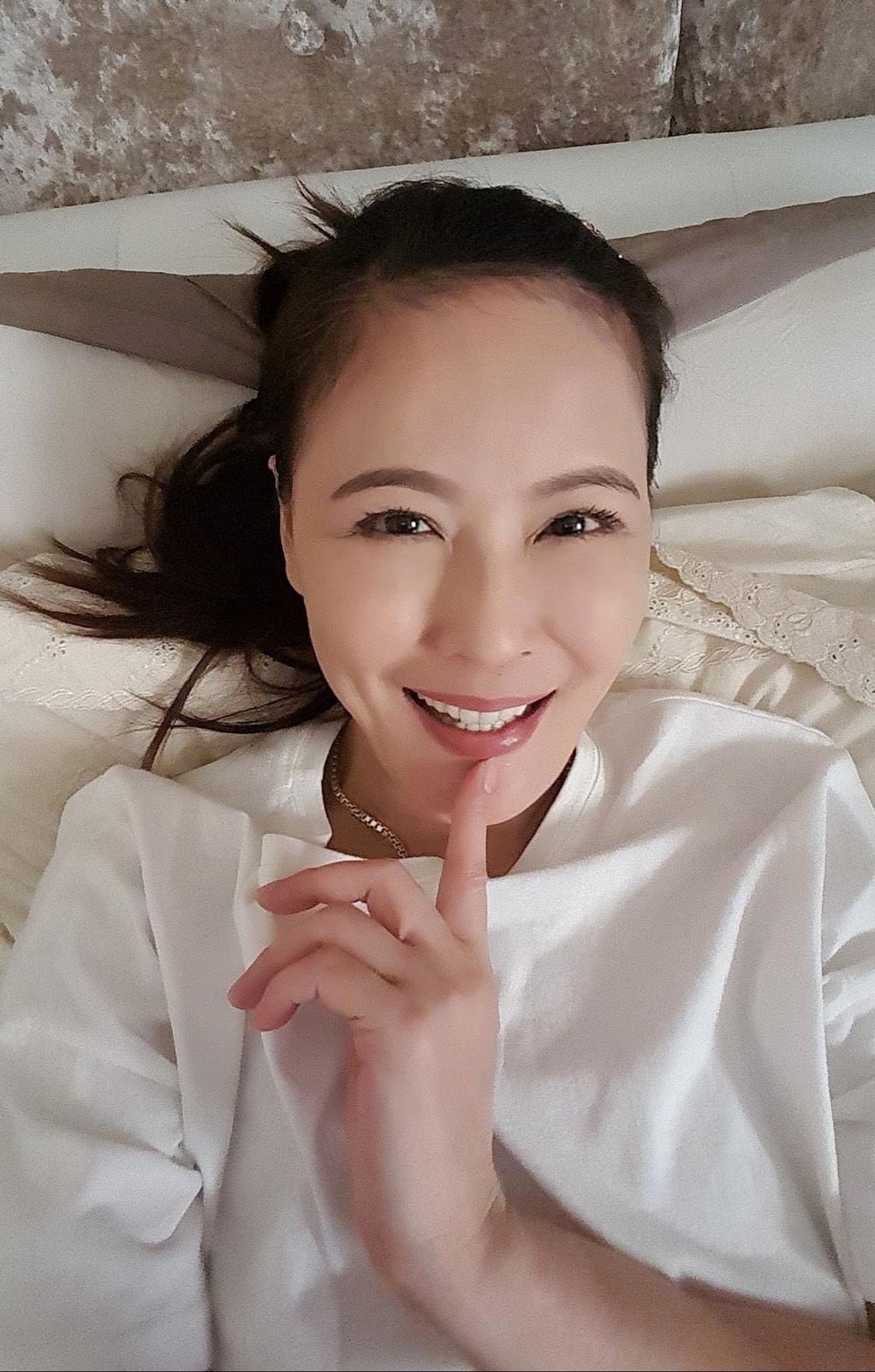 父親過世後，岳虹原本下定決心不再接八點檔。（圖／翻攝自岳虹臉書）