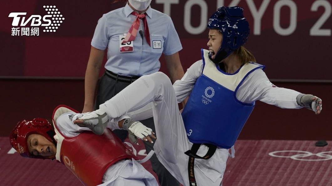 羅嘉翎對戰加拿大選手。(圖/達志影像美聯社)