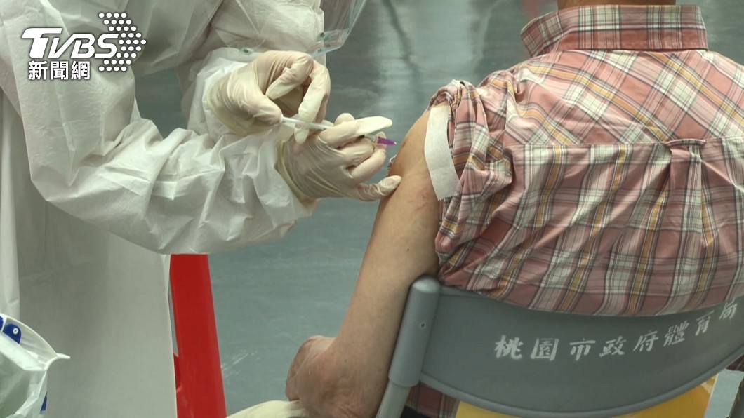 指揮中心與各縣市政府積極展開疫苗施打作業。(圖/TVBS)