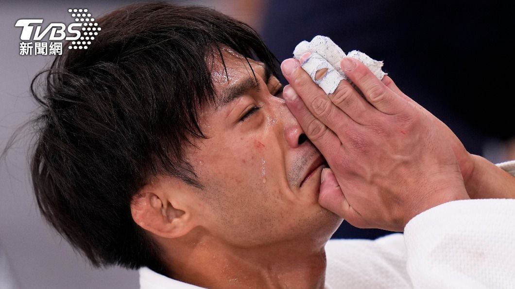 楊勇緯苦熬10幾年,終於站上奧運奪下銀牌激動落淚。(圖/達志影像美聯社)