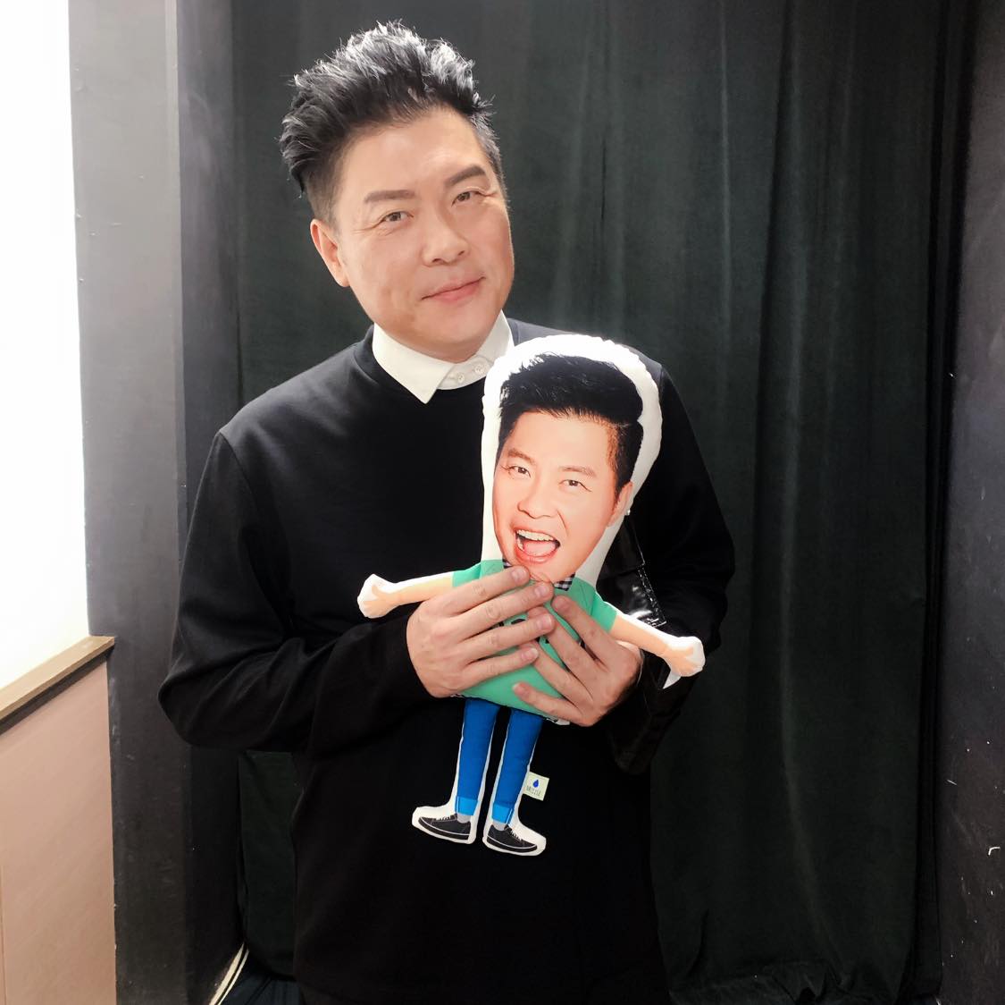 曾國城說最近一直在鼓勵疫苗混打,不知是不是一種宣傳手段。(圖/翻攝自曾國城臉書)