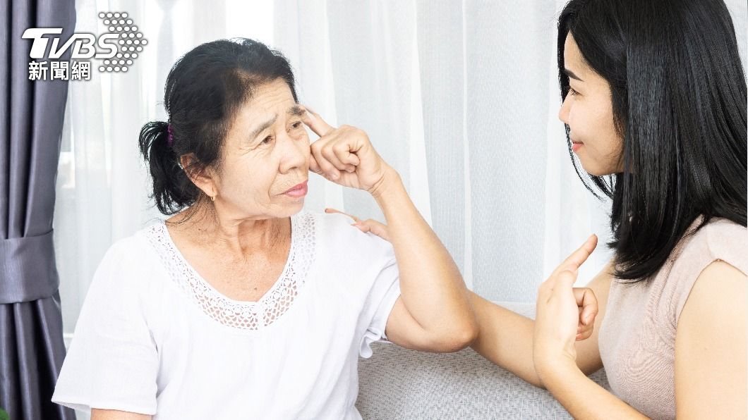 新冠肺炎病毒恐造成早發性失智等後遺症。（示意圖／shutterstock達志影像）