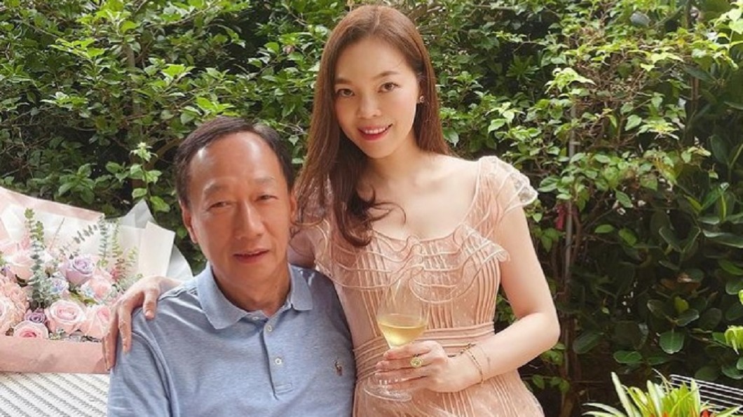 罕親密放閃!郭台銘夫婦「慶花邊婚」 網狂謝為台灣付出