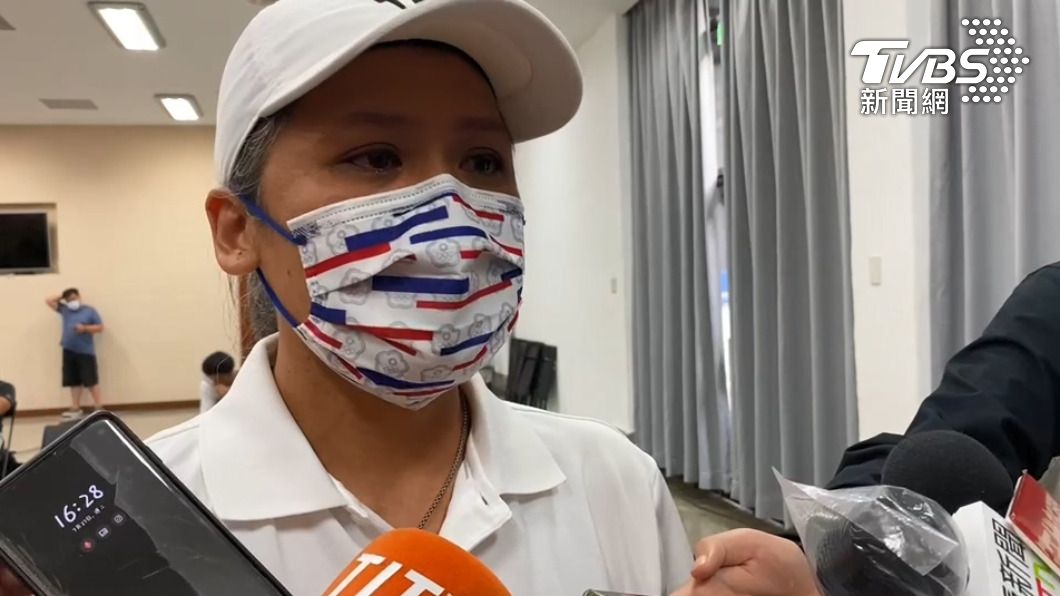 郭婞淳國中時啟蒙教練蒲雅玲感動落淚。（圖／TVBS）