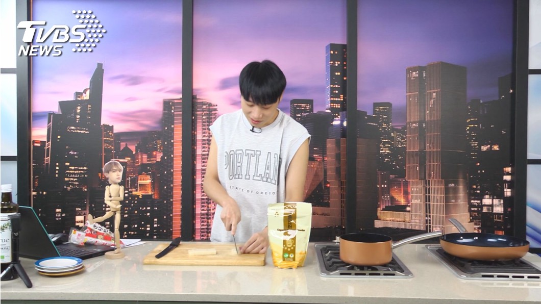 小賴一共還原了四道動漫美食。圖/TVBS