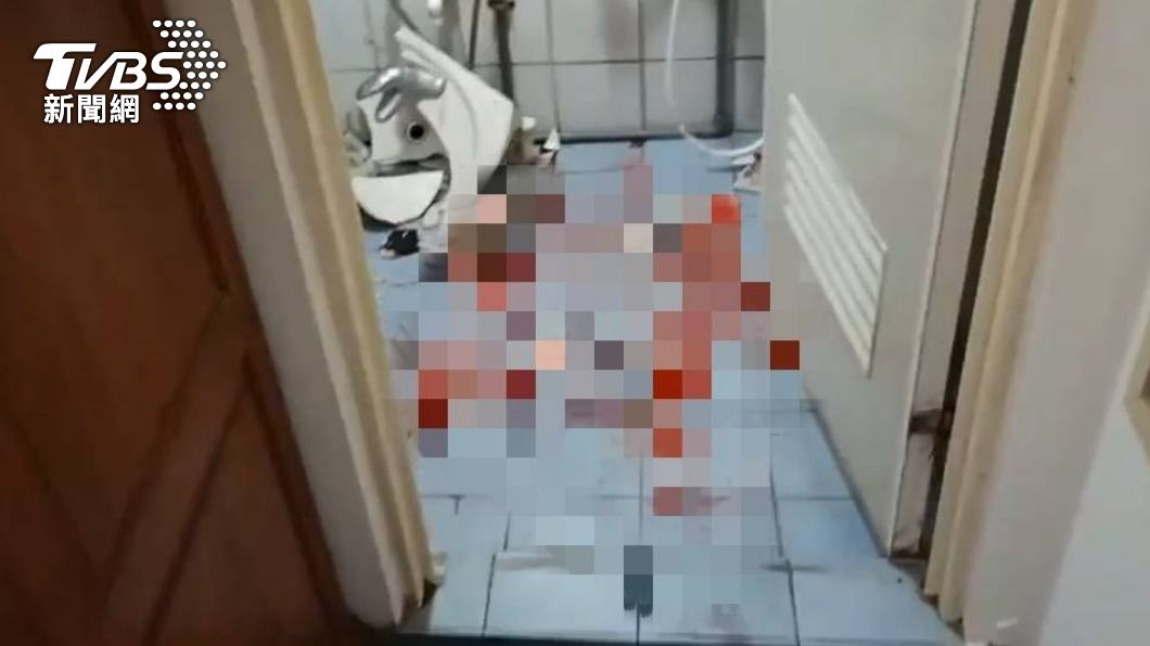洗臉盆突然爆裂,10歲女童手臂、臀部被割傷,浴室血跡斑斑。(圖/消防提供)