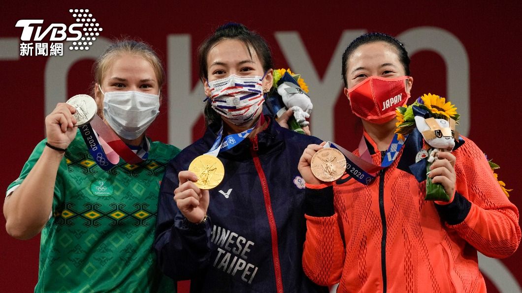 日選手吞止痛藥、拄拐杖上場 舉重女神郭婞淳超暖心動作