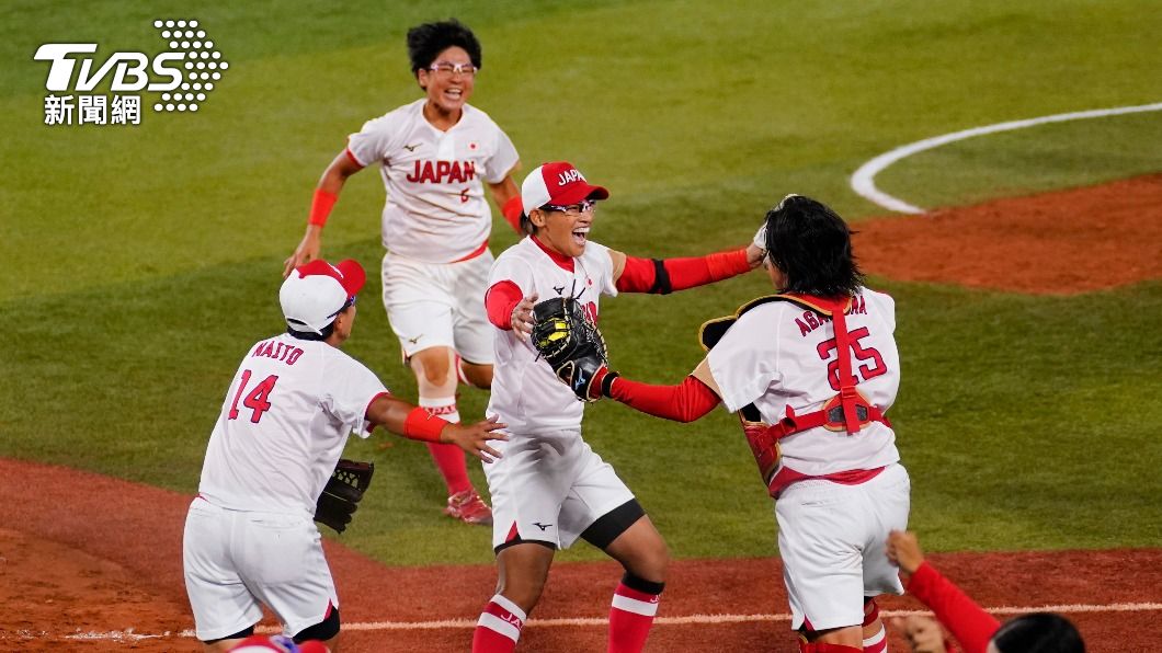 日女壘連霸摘金!上野由岐子球威震斷球棒 寫下傳奇風光引退