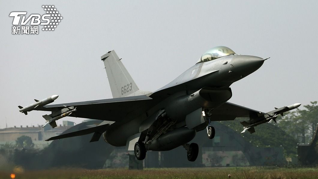 F-16V配上千里眼 台美簽署MS-110偵照莢艙合約