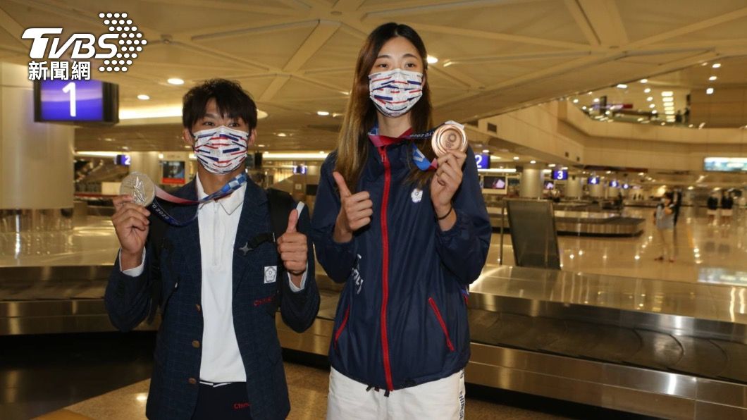 楊勇緯、羅嘉翎合影! 16公分最萌身高差粉絲大呼可愛