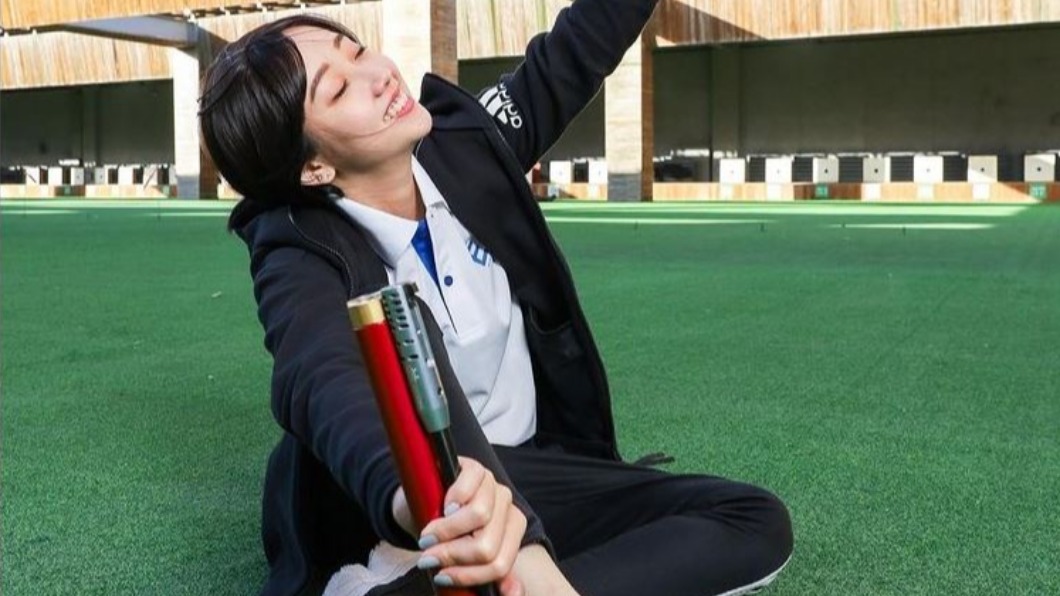 想要美美的！證件妹吳佳穎靠「手」紓壓　握槍時超療癒
