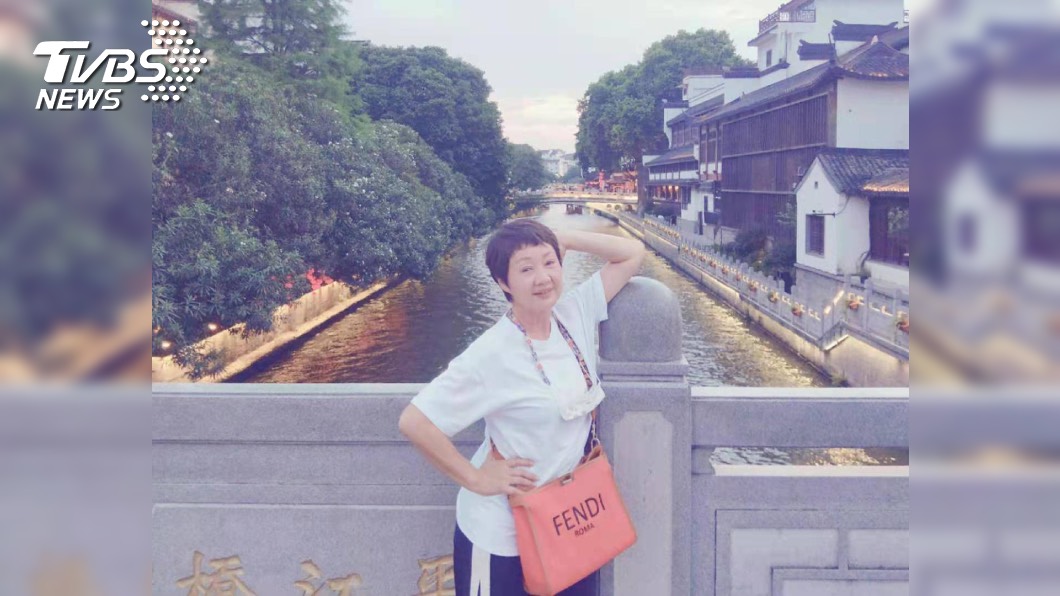 鮑正芳想念家人也懷念起台灣美食，許願疫情結束要立刻返台大嗑小吃。圖／TVBS