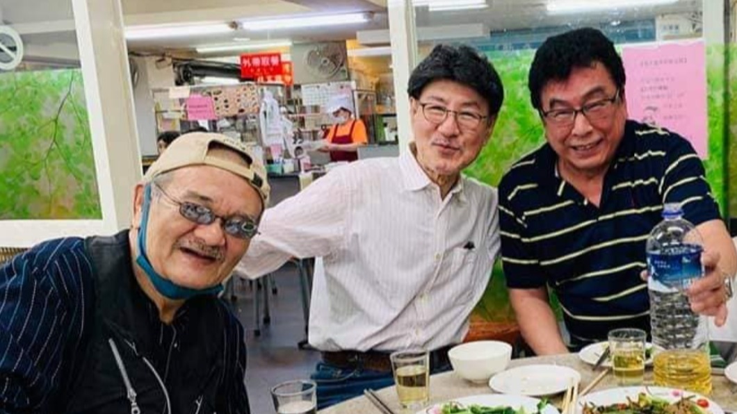 資深演員洪麟(左)逝世。(圖/翻攝自夏威臉書)